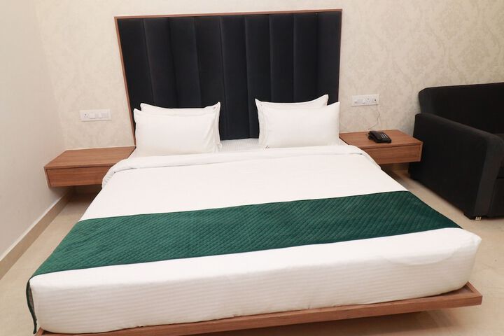 Room 11 of 22