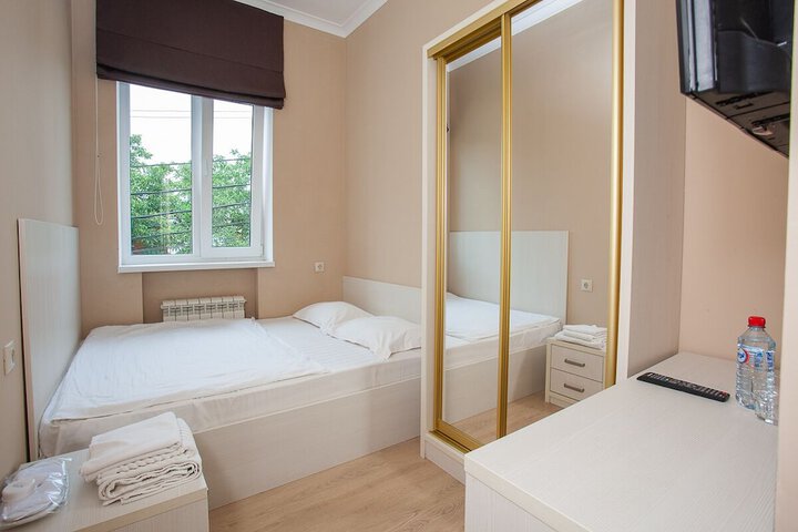 Room 3 of 49