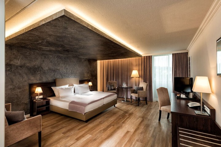 Room 7 of 40