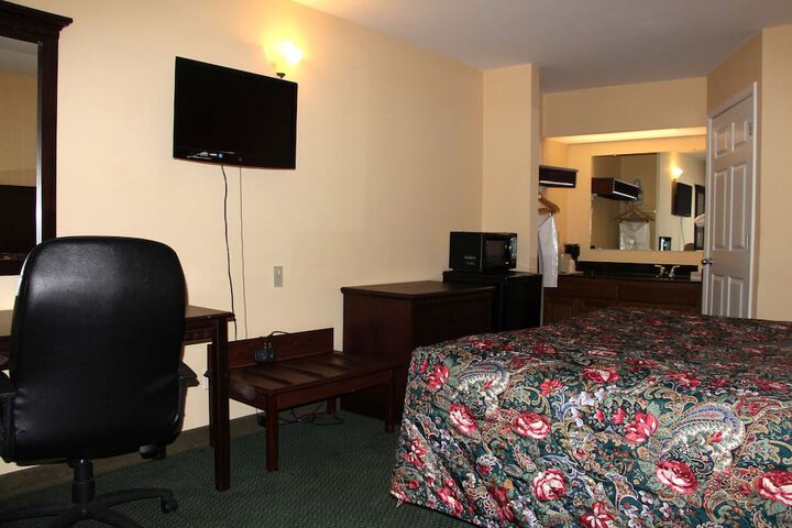 1 Bedroom King Bed (1 of 2)