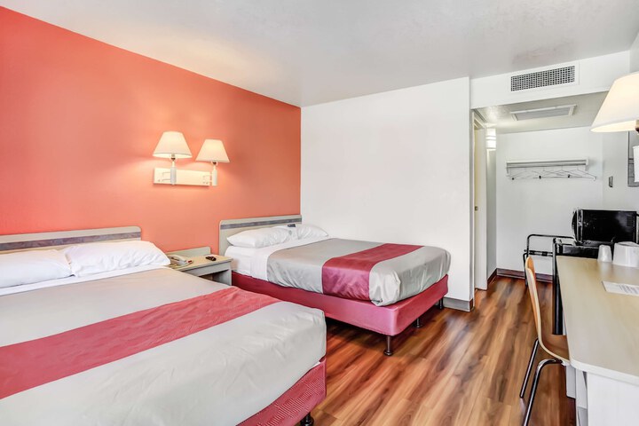 Room 11 of 29