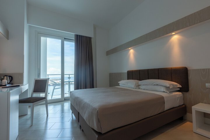 Room 37 of 175