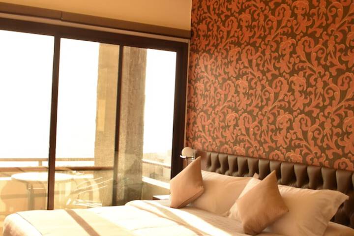 Room 10 of 20
