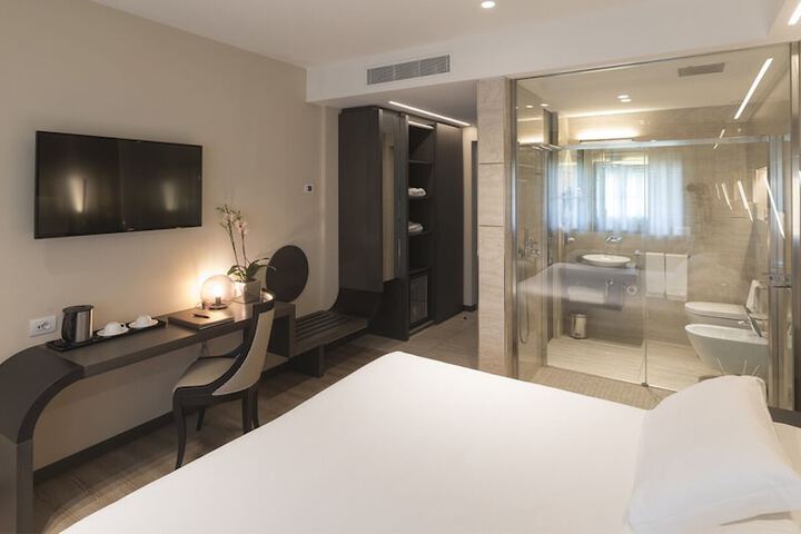 Room 15 of 65