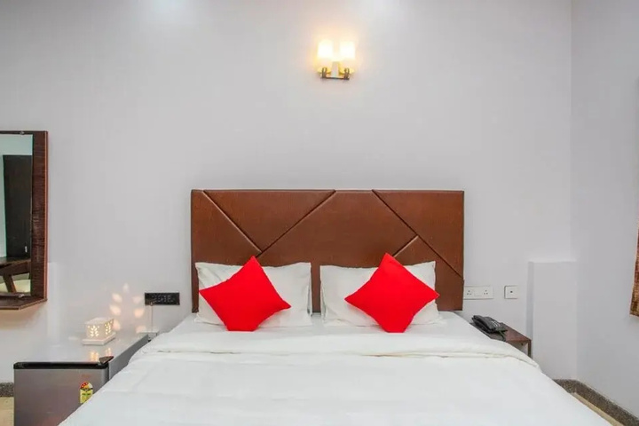 Room 3 of 12