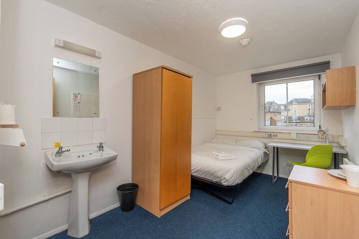 Room 4 of 12