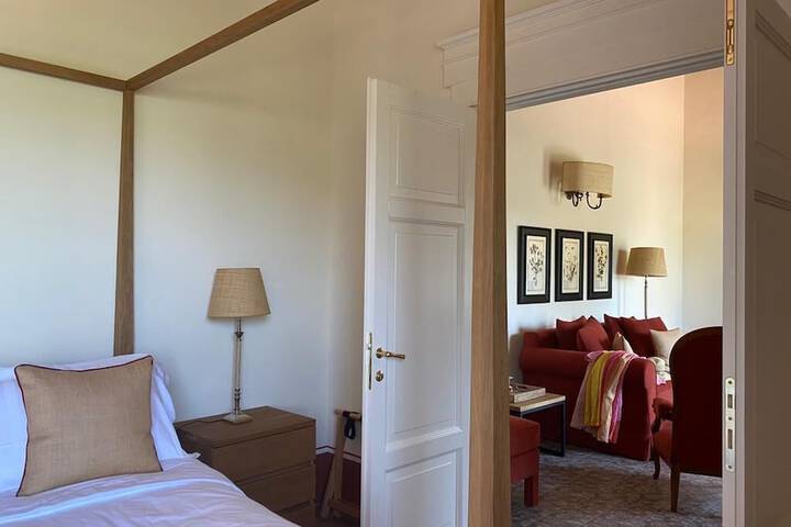 Room 14 of 98