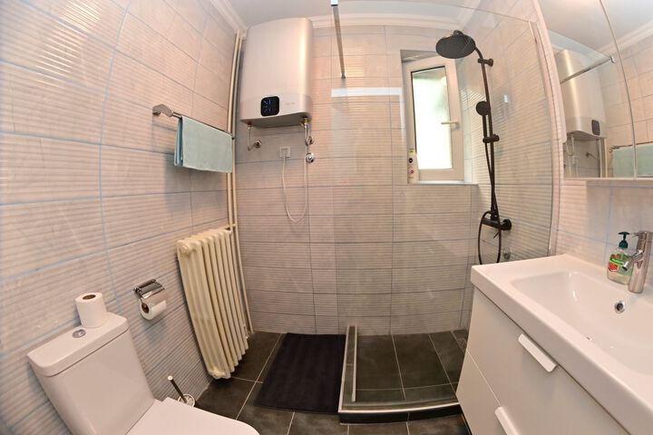 Room 2 of 5