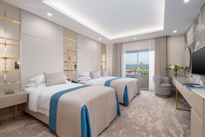 Room 8 of 80