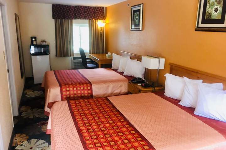 2 Double Beds (1 of 15)