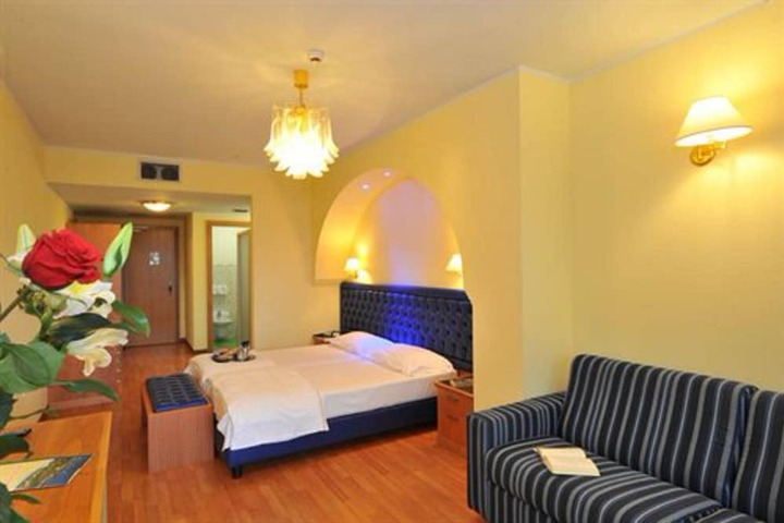 Room 6 of 49