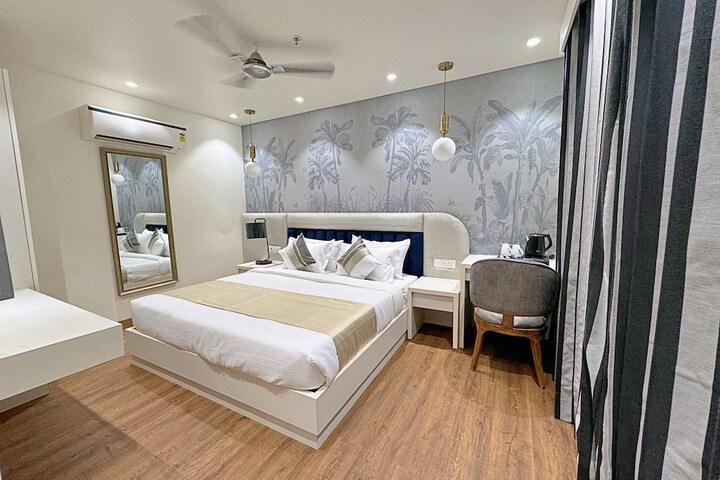 Room 8 of 76