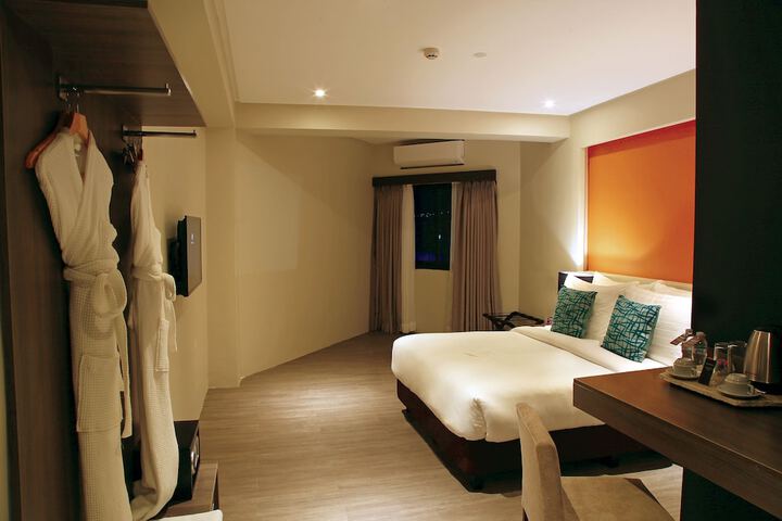 Room 9 of 27