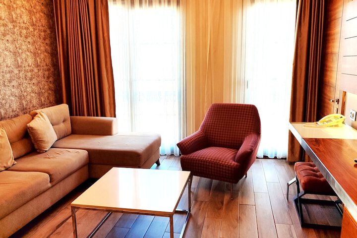 Room 33 of 68