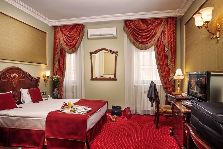 Room 13 of 31