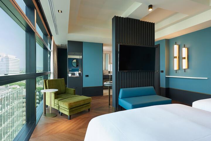 Room 40 of 147
