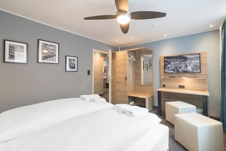 Room 9 of 30