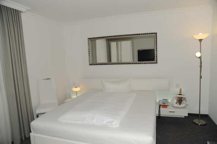 Room 7 of 46