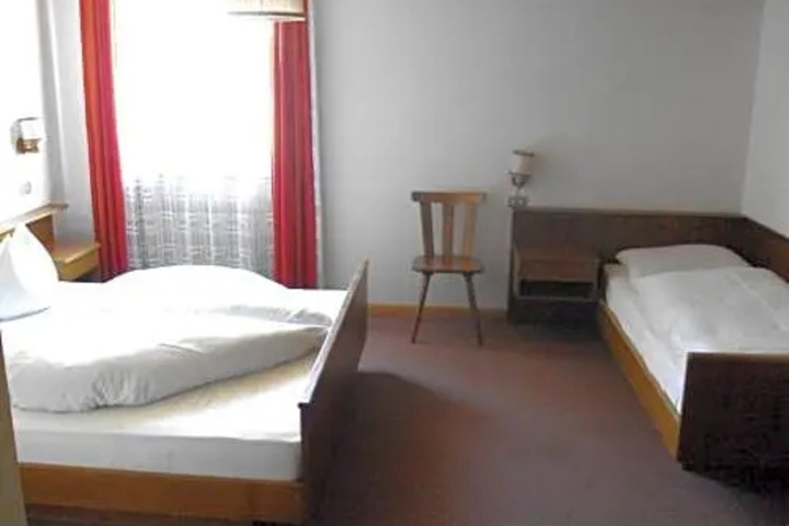 Room 4 of 13