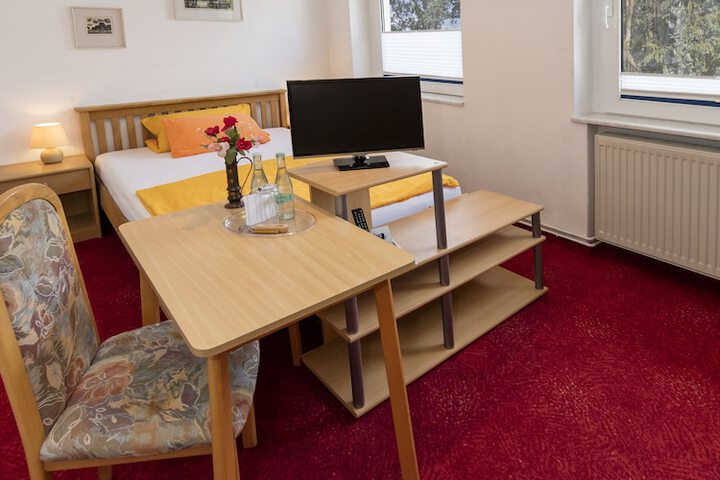 Room 7 of 18