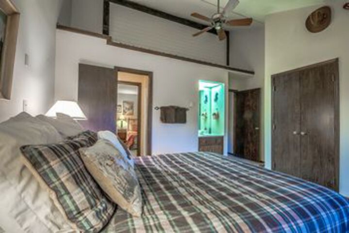 Room 43 of 155