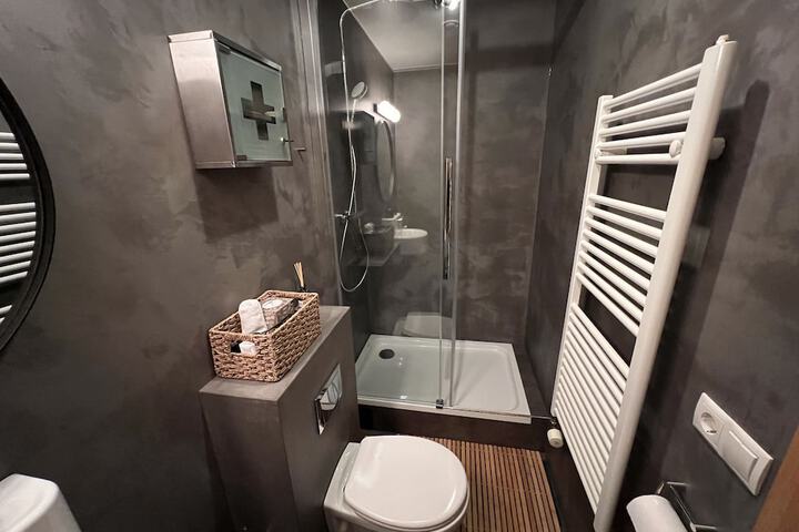 Room 46 of 59