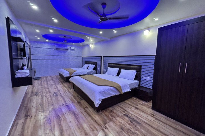 Room 10 of 21