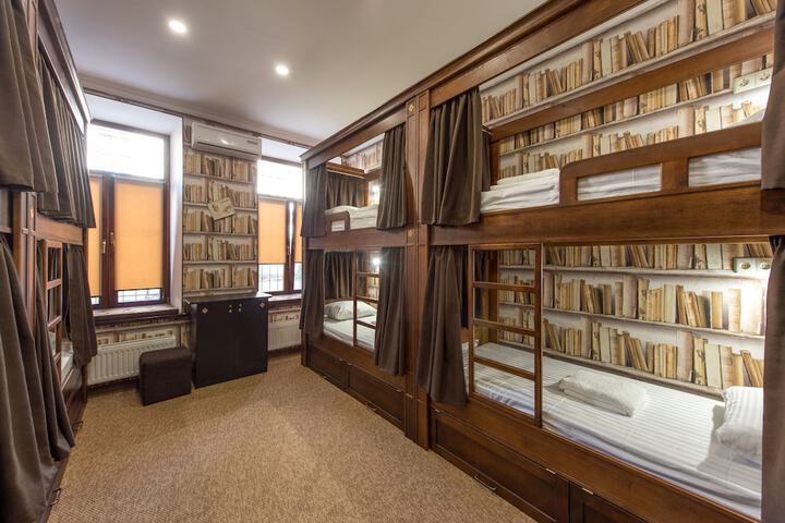 Room 16 of 68