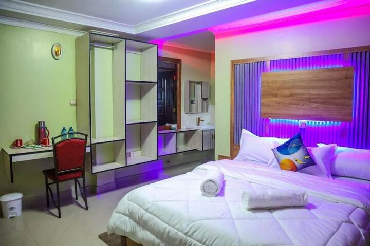Room 4 of 20