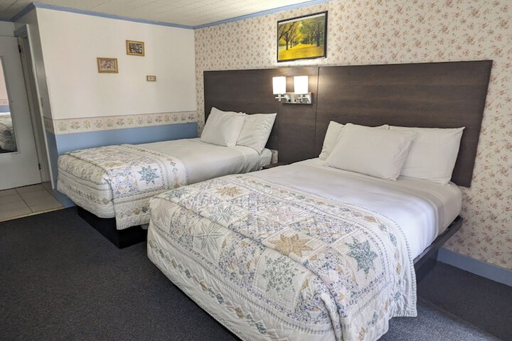 2 Double Beds (3 of 15)