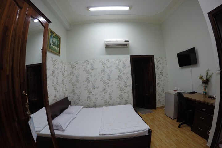 Room 27 of 47