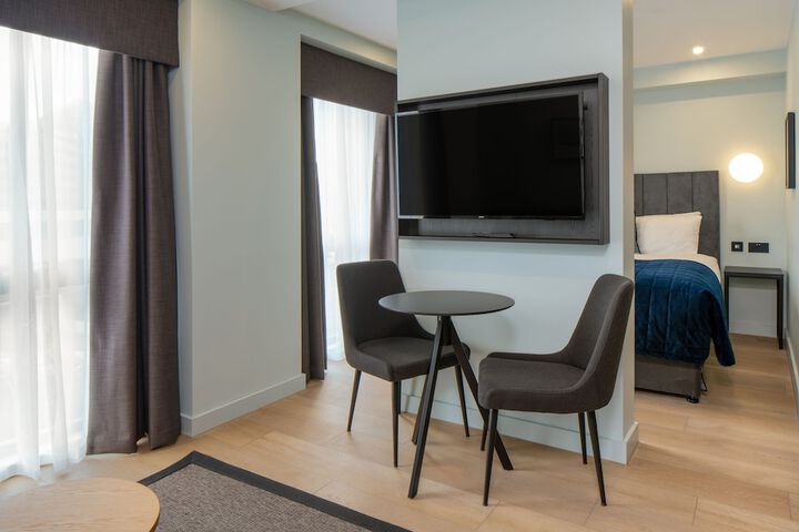 Room 17 of 33