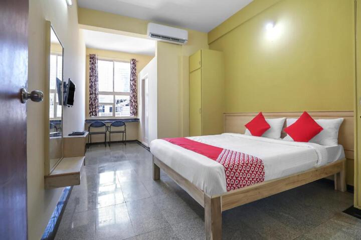 OYO Flagship 27943 Hotel SS Grand