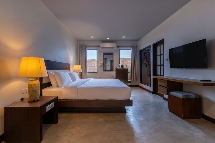 Room 9 of 31
