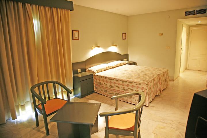 Room 4 of 27
