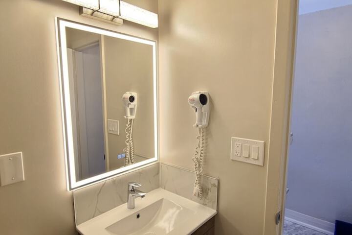 Room 27 of 46