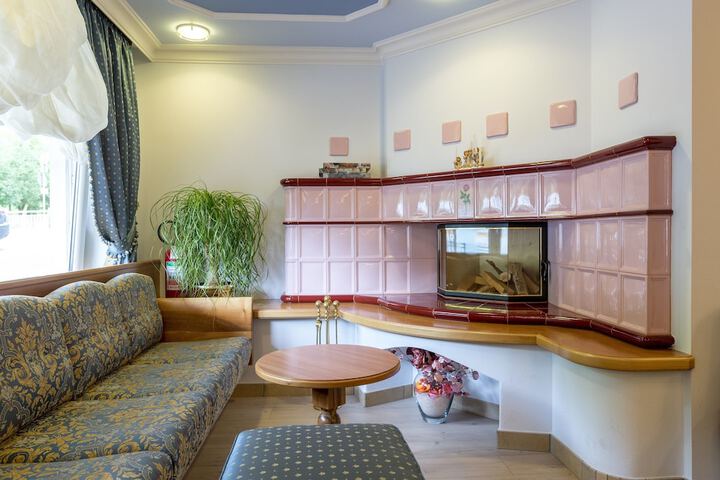 Lounge 72 of 91
