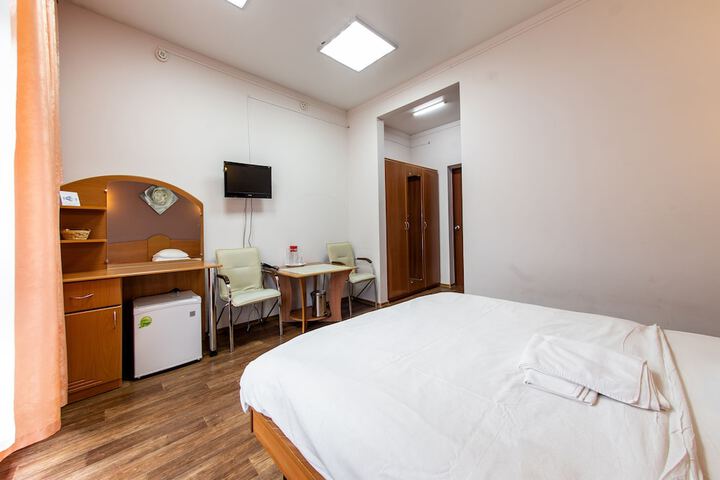 Room 9 of 33