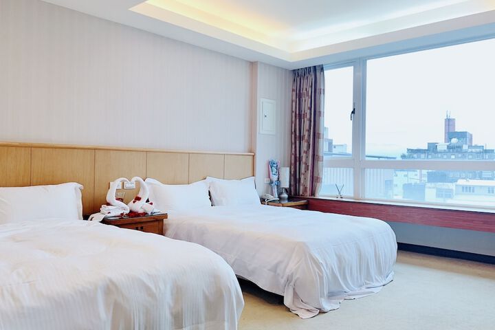 Room 8 of 36