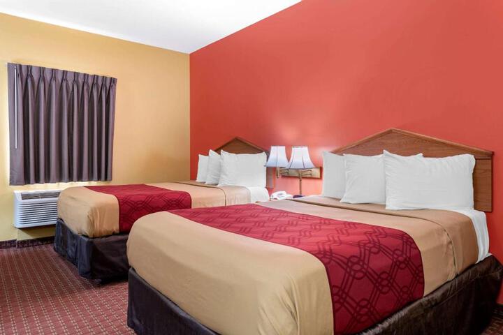 2 Double Beds (8 of 19)
