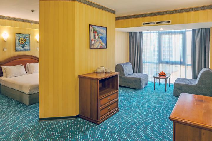 Room 14 of 66