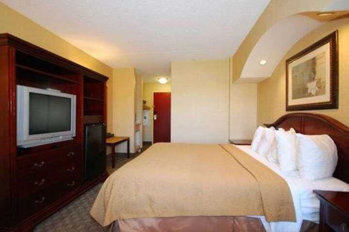 Queen Bed Accessible (5 of 16)