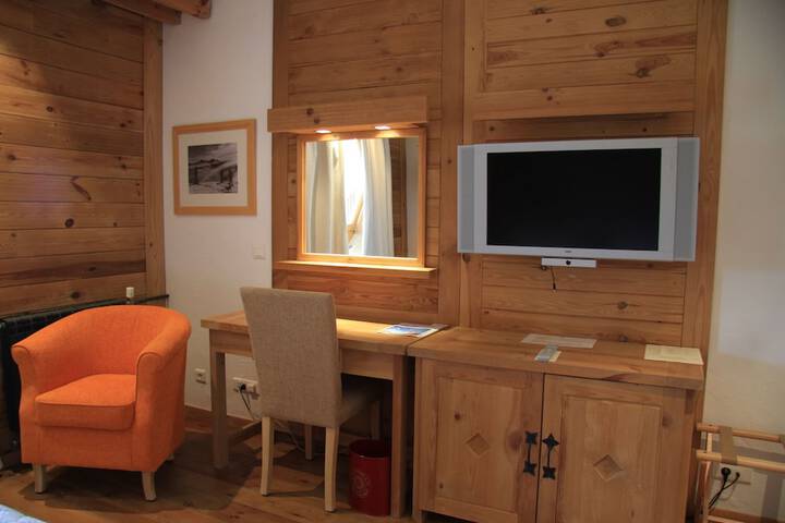 Room 9 of 53