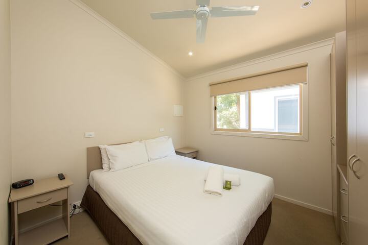 Room 3 of 128