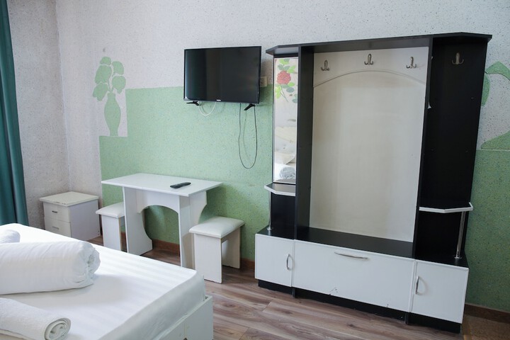 Room 6 of 19