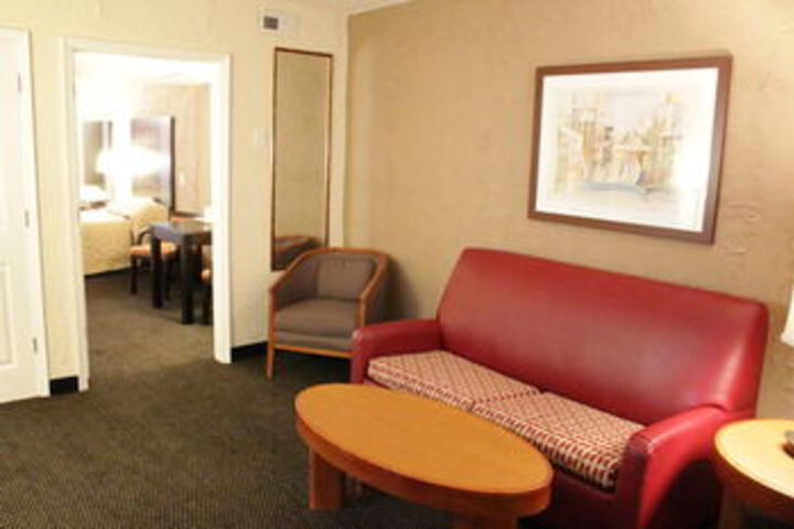 Hotel Suite Photo