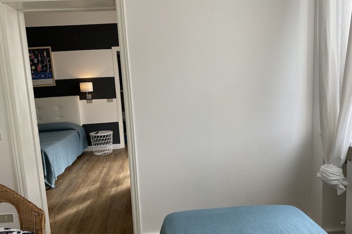 Room 10 of 68