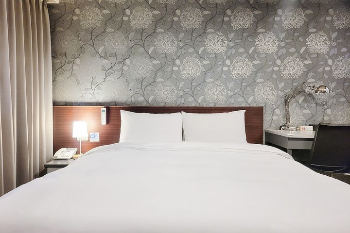 Room 21 of 38