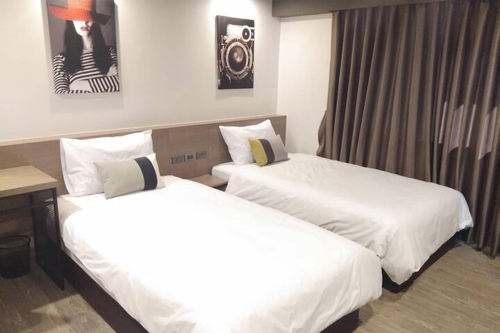 Room 2 of 42