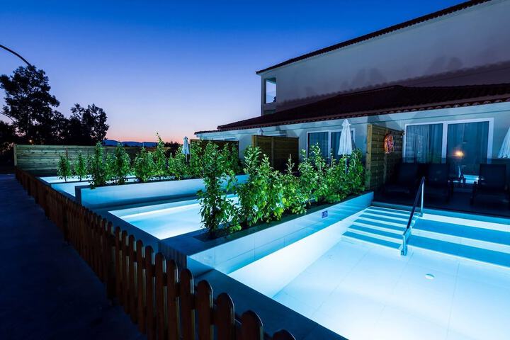 Pool 13 of 35